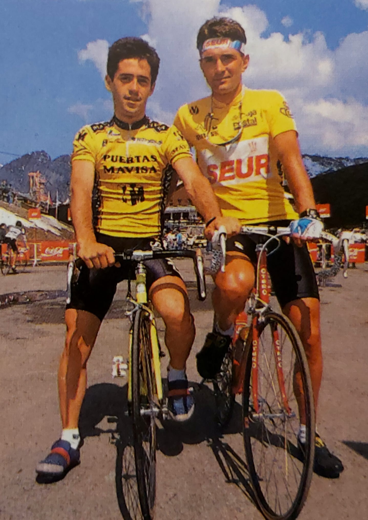 Marco Giovannetti: «Induráin podría haber ganado aún más si hubiese tenido un carácter como el de Pogačar» 4 Vencedor y el farolillo rojo de la Vuelta a España 1990. Marco Giovannetti, Seur, y Manuel Delgado, del Puertas Mavisa (Foto: Peloton Ciclista de España / facebook.com/groups/777693885691689)