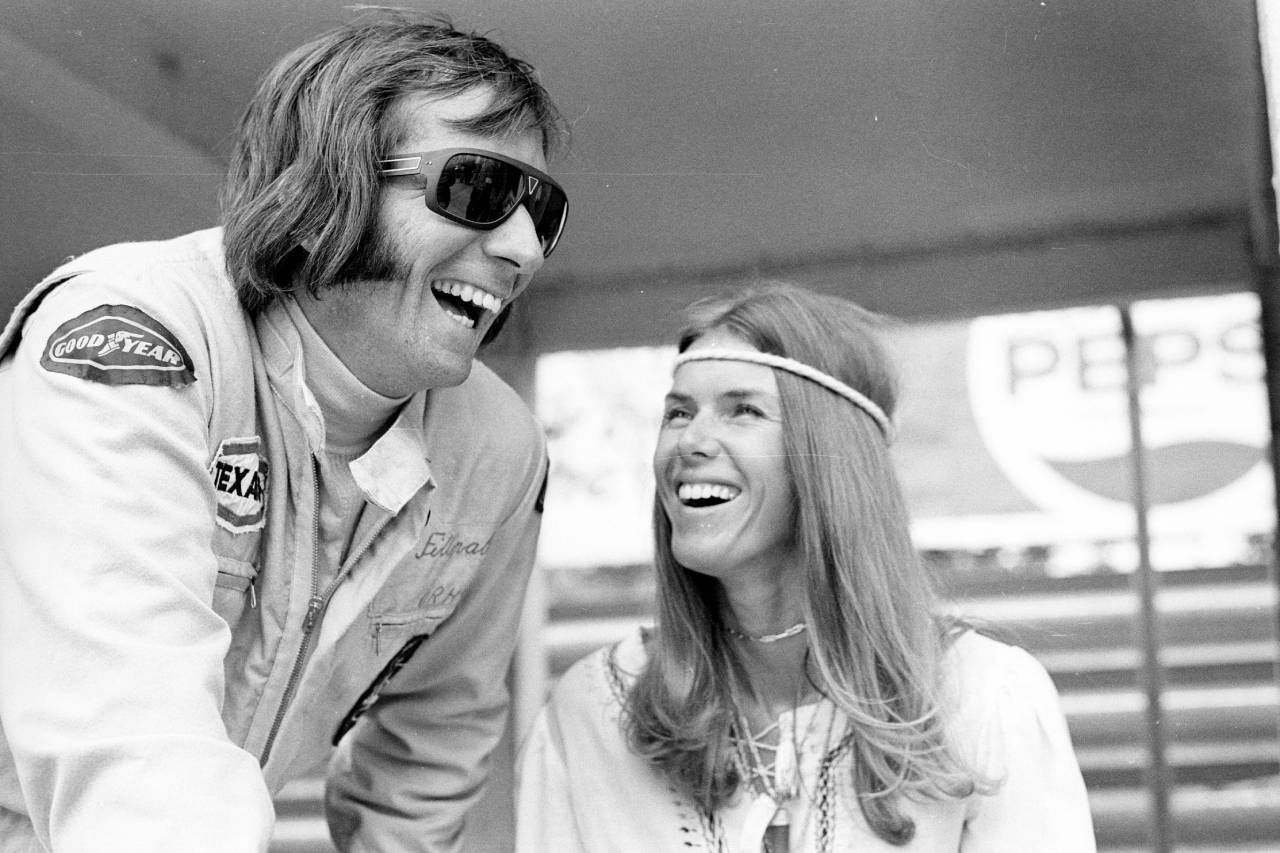 Emerson Fittipaldi: «Niki Lauda se moría, se había abrasado el interior de los pulmones, y ahí Ferrari intentó ficharme para reemplazarle» 4 Emerson Fittipaldi y Helen Stewart (Foto: Cordon Press)
