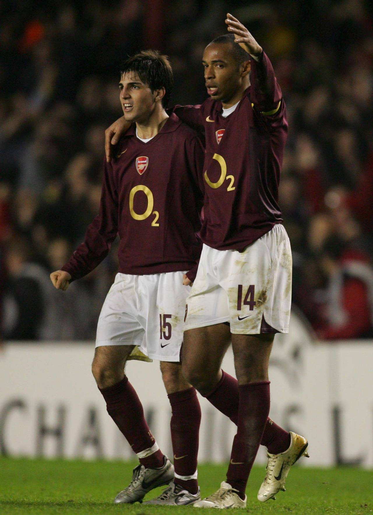 Cesc Fabregas: «Mourinho trabaja la cabeza de los jugadores, es muy bueno manejando y leyendo ciertas dinámicas dentro del vestuario, individuales y colectivas» 6 Cesc Fabregas y Thierry Henry (Foto: Cordon Press)