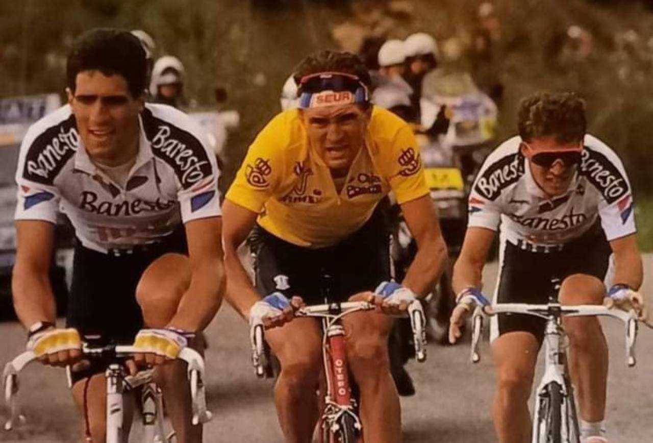 Marco Giovannetti: «Induráin podría haber ganado aún más si hubiese tenido un carácter como el de Pogačar» 1 Miguel Induráin, Marco Giovanetti y Pedro Delgado