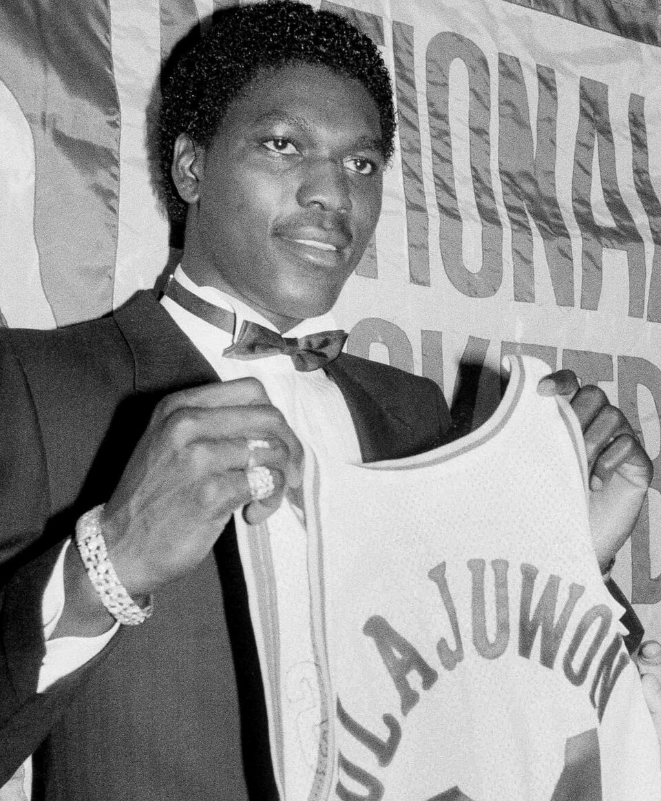 Kevin Durant a Olajuwon: «Si en Houston os hubieseis juntado Michael Jordan, Clyde Drexler y tú habríais ganado 10 o 12 campeonatos» 6 Hakeem Olajuwon (Foto: Wikipedia)
