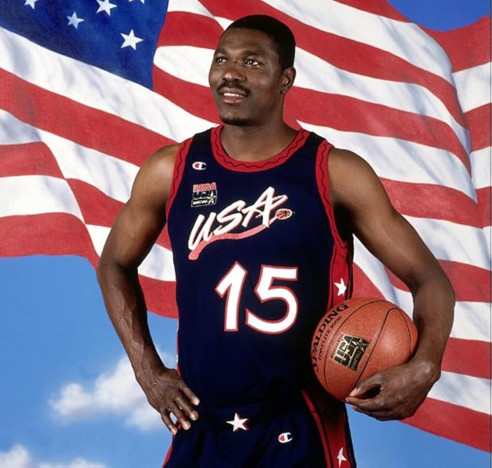 Kevin Durant a Olajuwon: «Si en Houston os hubieseis juntado Michael Jordan, Clyde Drexler y tú habríais ganado 10 o 12 campeonatos» 3 Hakeem Olajuwon