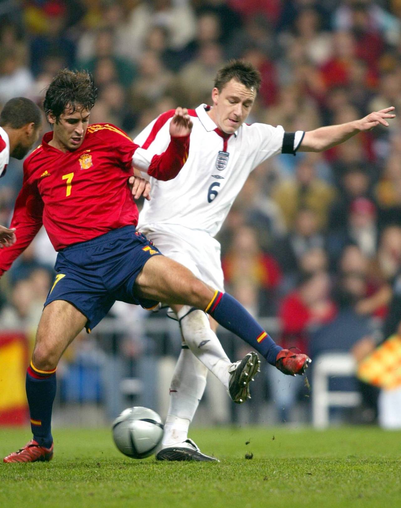 John Terry: «Ancelotti acabó bailando con la corbata en la cabeza de madrugada cuando le despidieron del Chelsea» 2 Raúl González y John Terry (Foto: Cordon Press)
