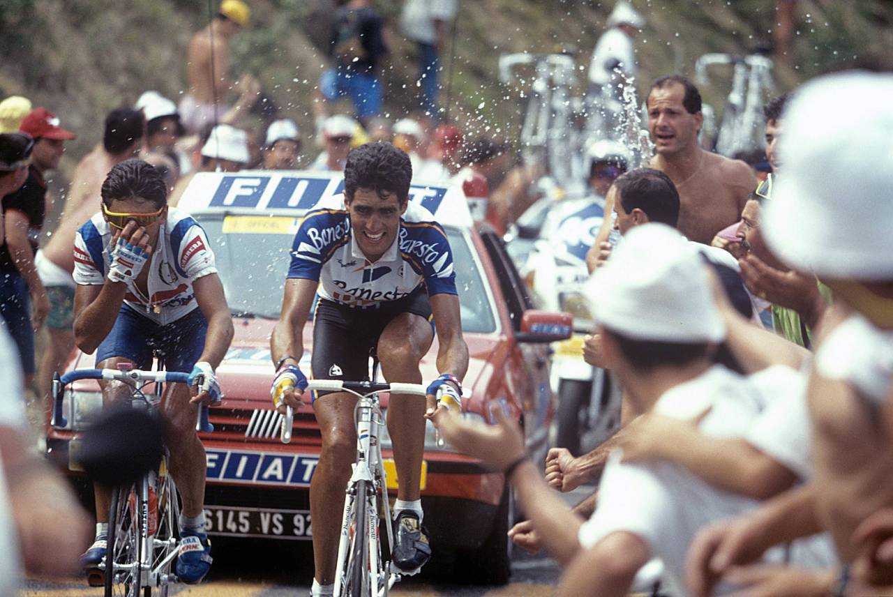 El primer puñetazo en la mesa de Miguel Induráin: El Tour de 1991 2 Claudio Chiappucci y Miguel Indurain (Foto: Cordon Press)
