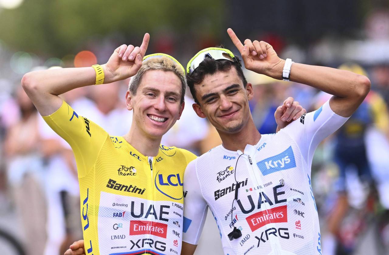 Fiestas swinger, venganzas y top models noventeras: Pogačar gana su quinto Tour de Francia 1 Tadej Pogačar e Isaac del Toro (Foto: Cordon Press)