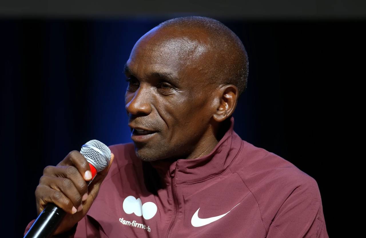Eliud Kipchoge: «Sonrío en los momentos más duros de un maratón porque así engaño a la mente para que no piense en el cansancio de los músculos» 1 Eliud Kipchoge (Foto: stemma media & sports)