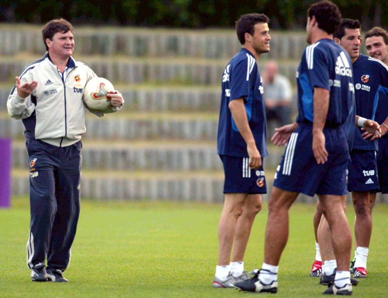 La nueva España vuelve a rescatar elementos del viejo fútbol 2 Camacho durante la preparación del partido contra Corea de 2002 (Foto: Cordon Press)