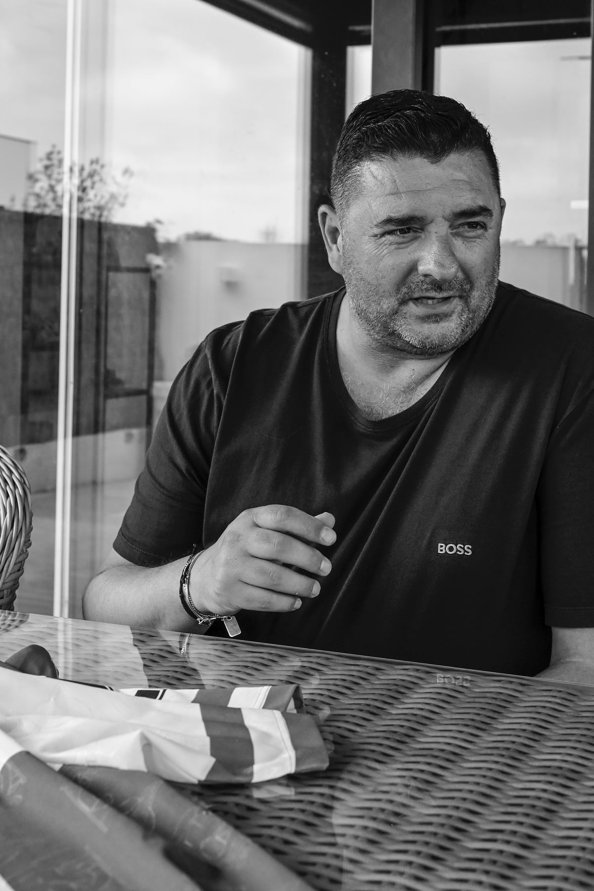 Emilio Viqueira: «Estuvimos siete meses sin cobrar y le tenía que dejar dinero a mi compañero para que le diera de comer a su hijo» 3 MFG988317